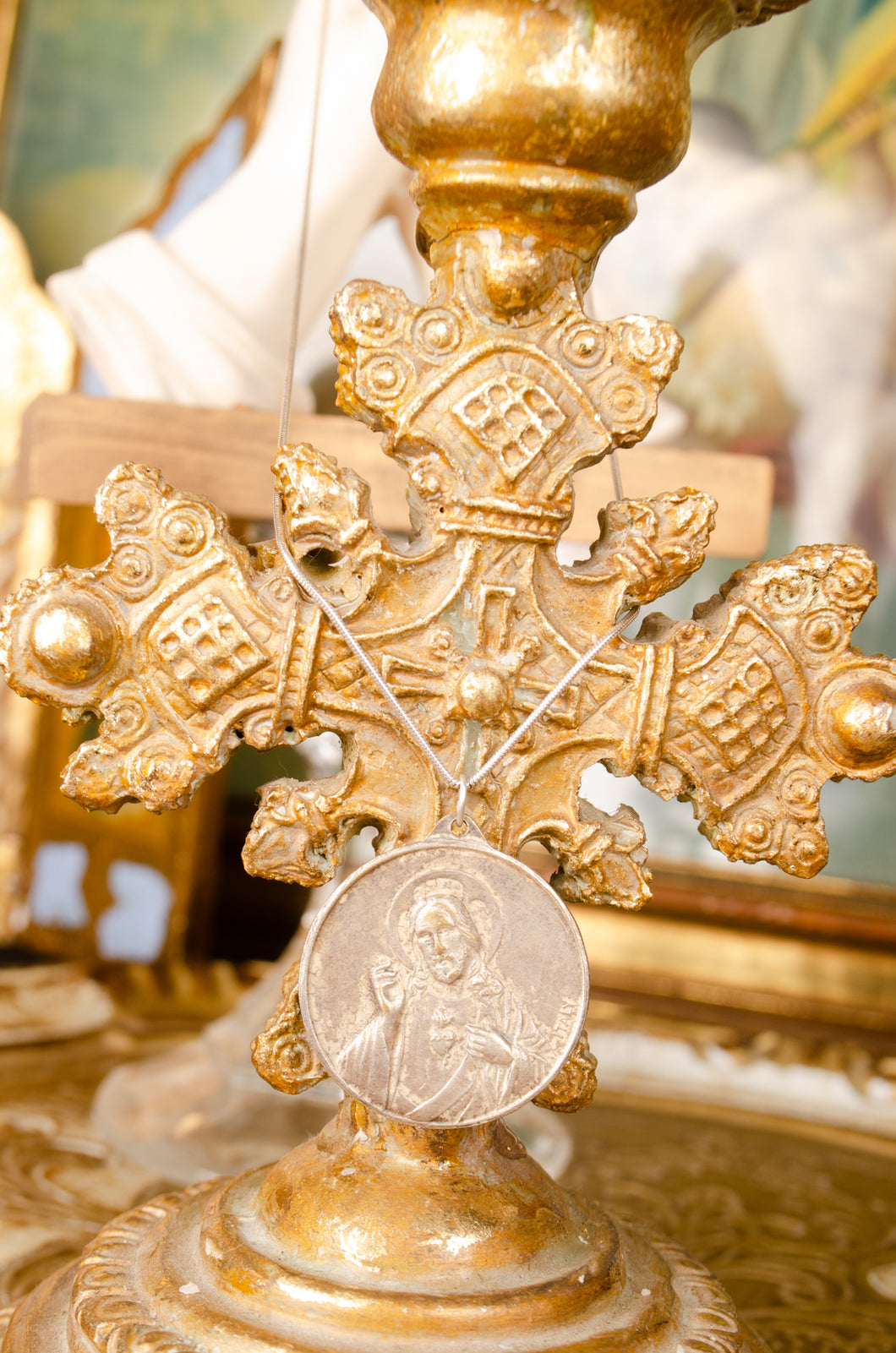 Vintage Italian Sacred Heart of Jesus Round Pendant