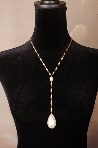Oversized Faux Pearl Lariat