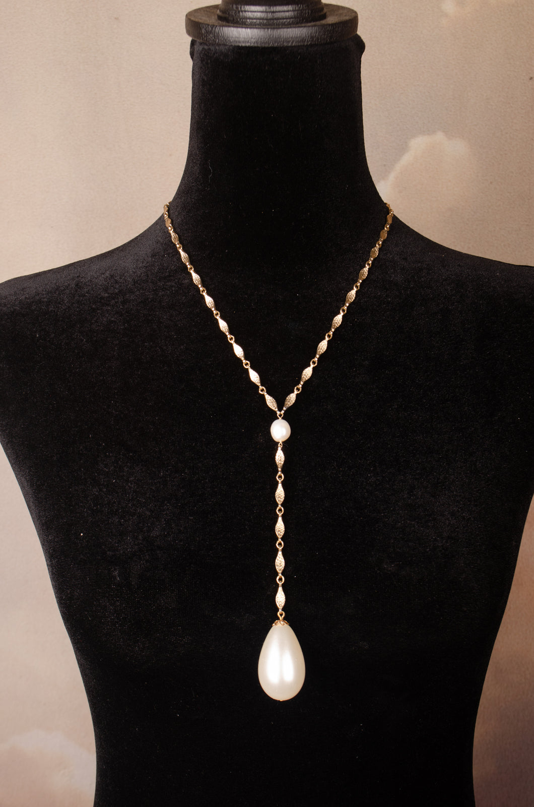 Oversized Faux Pearl Lariat