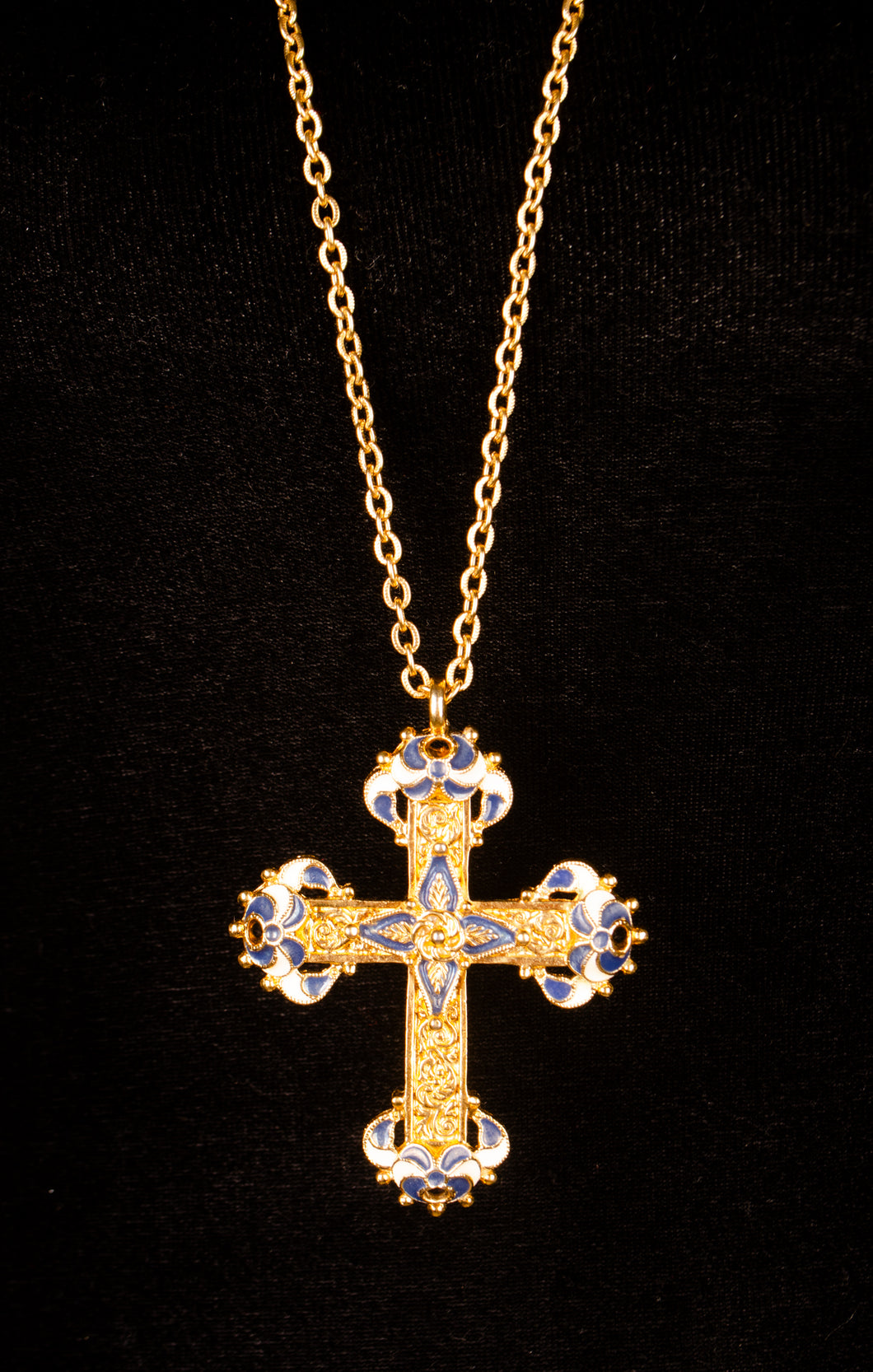 Vintage Avon Smithsonian Institution Gellatly Cross Necklace
