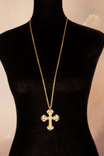 Vintage Avon Smithsonian Institution Gellatly Cross Necklace